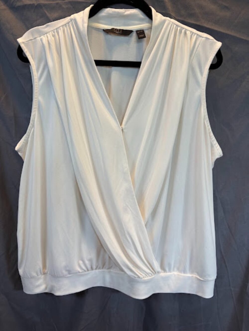 G.I.L.I. - Got It Love It - Jetsetter Sleeveless Drape Front Top Ivory Size XL